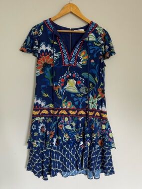 Alice + Olivia Boho Flowy Navy Floral Embroidered Tiered Short Sleeve Dress
Sz 2